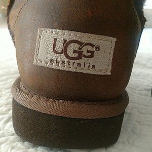 UGG classic short bomber. Size 3 youth